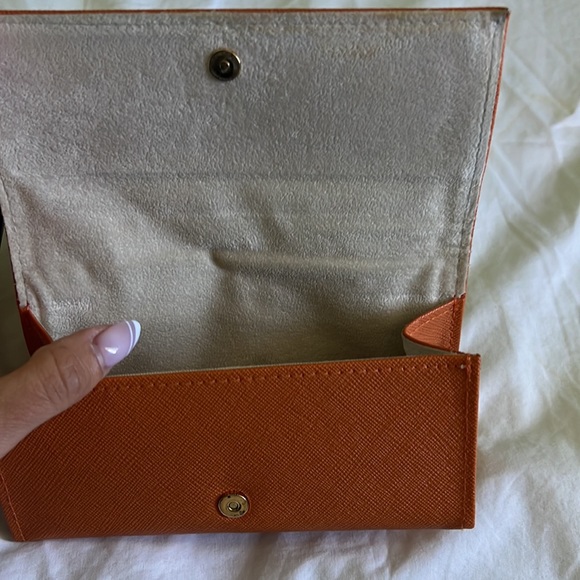 Tory Burch sunglasses with case - Picture 4 of 5